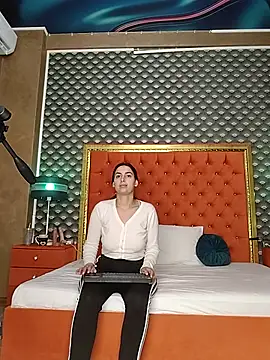 VallerieJones online show from October 30, 9:15 pm