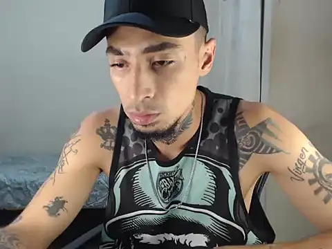 emiliano hottt online show from December 15, 4:37 pm