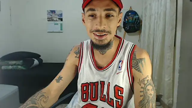 emiliano hottt online show from April 23, 1:29 am