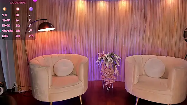 Snapshot of MaryLewis_ chatting on January 18, 11:43 am MaryLewis  online show from January 18, 11:43 am