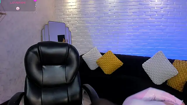 Snapshot of MaryLewis_ chatting on February 3, 6:07 pm MaryLewis  online show from February 3, 6:07 pm