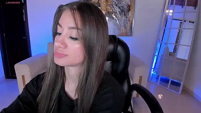 Snapshot of MaryLewis_ chatting on February 26, 11:52 am MaryLewis  online show from February 26, 11:52 am