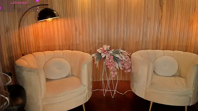 Snapshot of MaryLewis_ chatting on March 17, 11:42 am MaryLewis  online show from March 17, 11:42 am