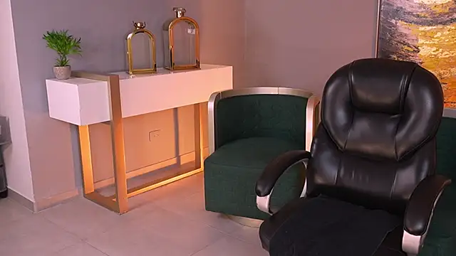 KateSunder online show from April 10, 8:19 am