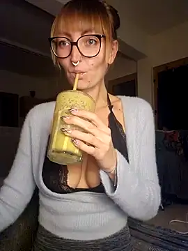 Snapshot of MissMialicious chatting on January 9, 3:44 pm MissMialicious online show from January 9, 3:44 pm