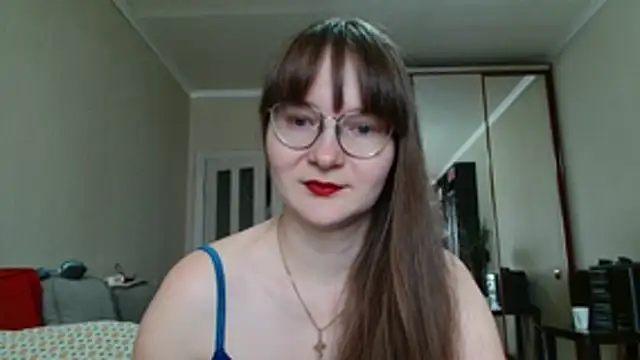 Snapshot of KiraGoldens chatting on June 11, 6:33 am KiraGoldens online show from June 11, 6:33 am