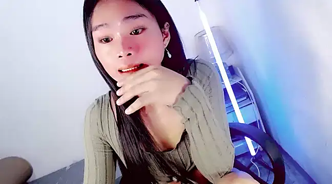 Snapshot of amomentoflust69 chatting on December 3, 4:14 am amomentoflust69 online show from December 3, 4:14 am