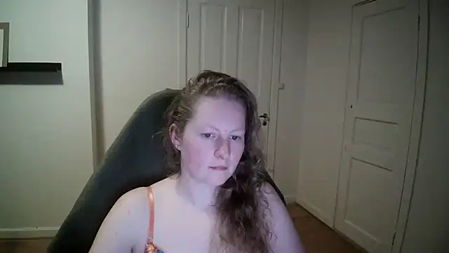 Girlnina-1995 online show from March 19, 7:06 pm