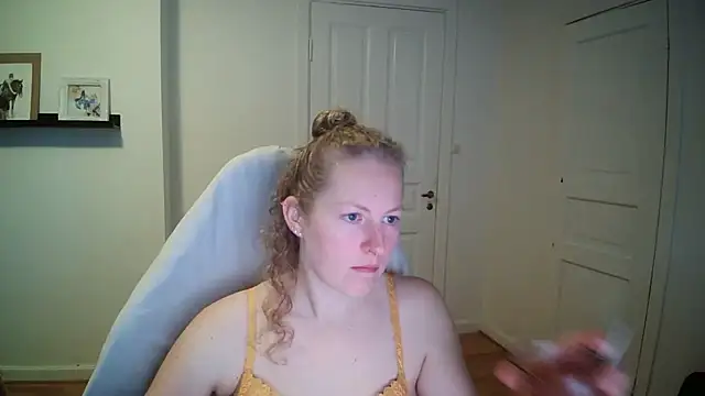 Girlnina-1995 online show from October 1, 8:42 am