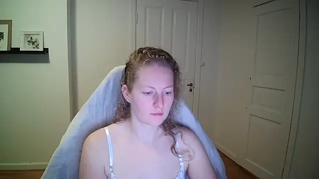 Girlnina-1995 online show from October 30, 9:33 am