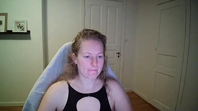 Girlnina-1995 online show from November 5, 9:20 am