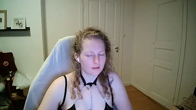 Girlnina-1995 online show from March 16, 6:34 pm