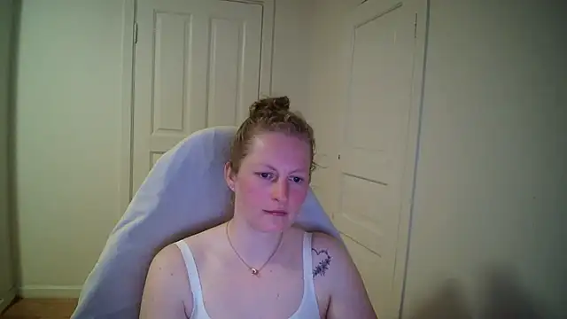 Girlnina-1995 online show from April 21, 6:12 pm