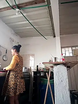 Bigassmommy x online show from April 7, 1:33 pm