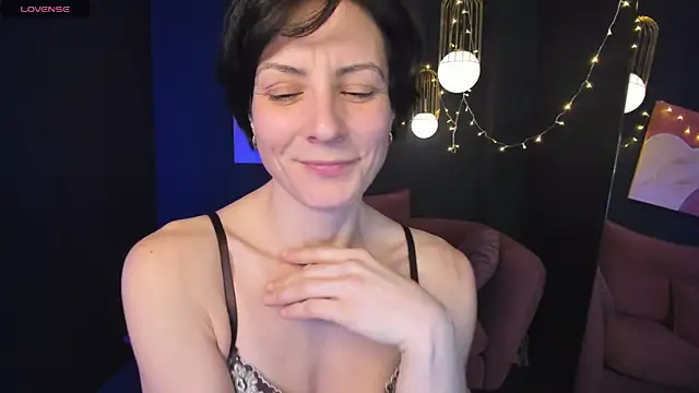 LorenDaze online show from February 7, 5:29 pm