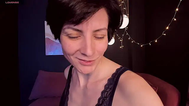 LorenDaze online show from February 11, 5:29 pm