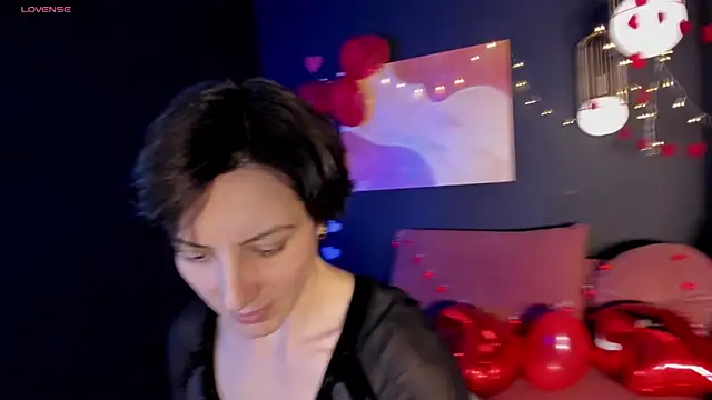 LorenDaze online show from February 15, 2:00 pm