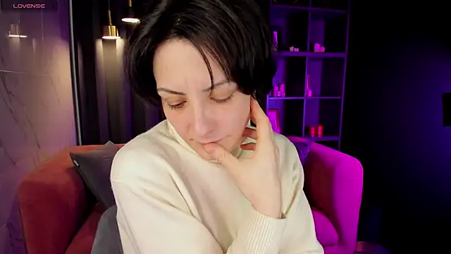 LorenDaze online show from March 7, 2:01 pm