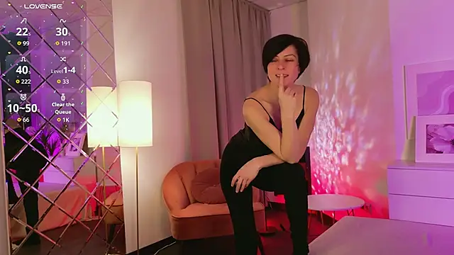 LorenDaze online show from February 4, 7:36 am