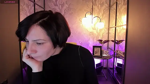 LorenDaze online show from February 13, 7:37 am