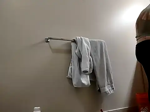 Snapshot of eatmeplease44 chatting on January 17, 6:12 pm eatmeplease44 online show from January 17, 6:12 pm