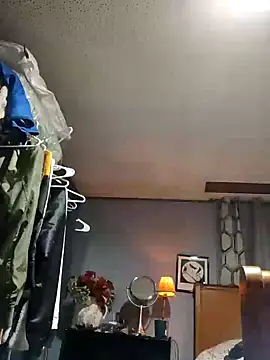 Snapshot of eatmeplease44 chatting on January 24, 1:13 am eatmeplease44 online show from January 24, 1:13 am