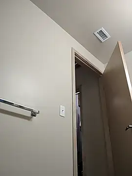 Snapshot of eatmeplease44 chatting on March 2, 9:31 am eatmeplease44 online show from March 2, 9:31 am