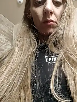 Snapshot of eatmeplease44 chatting on March 20, 1:02 am eatmeplease44 online show from March 20, 1:02 am