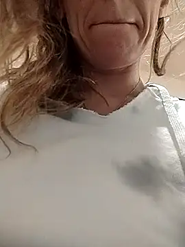 Snapshot of eatmeplease44 chatting on September 9, 9:36 pm eatmeplease44 online show from September 9, 9:36 pm