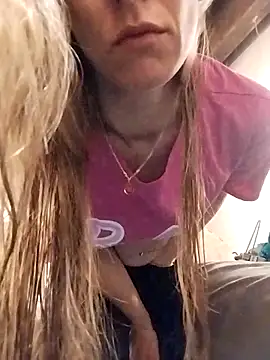 Snapshot of eatmeplease44 chatting on September 18, 6:21 pm eatmeplease44 online show from September 18, 6:21 pm