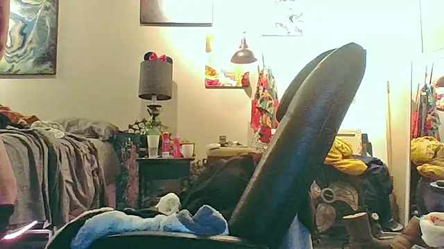 Snapshot of eatmeplease44 chatting on November 10, 12:15 pm eatmeplease44 online show from November 10, 12:15 pm