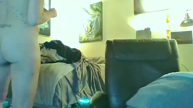 Snapshot of eatmeplease44 chatting on November 12, 12:27 pm eatmeplease44 online show from November 12, 12:27 pm