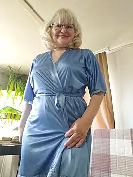 IrmaRose online show from April 30, 5:03 am
