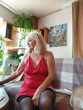 IrmaRose online show from August 3, 9:04 am
