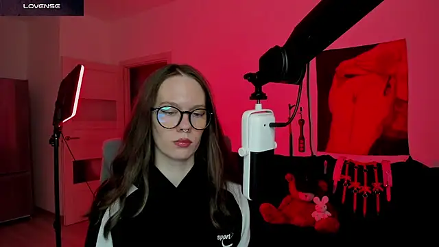 DivineBite online show from March 18, 4:54 pm