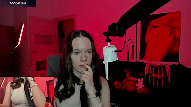 DivineBite online show from March 25, 4:24 pm