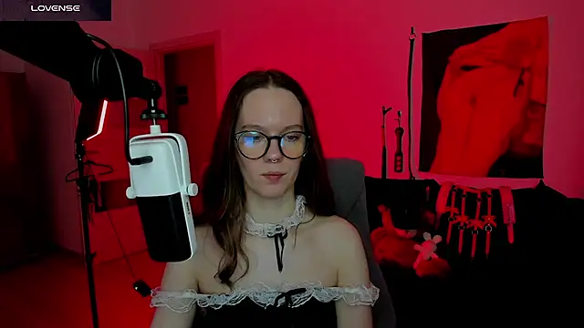 DivineBite online show from April 5, 5:10 pm