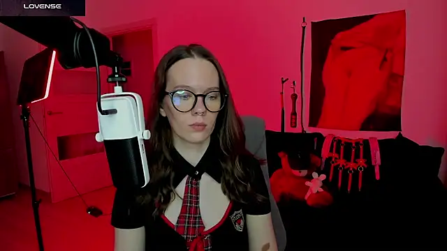 DivineBite online show from April 6, 4:52 pm