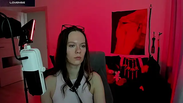 DivineBite online show from April 11, 2:54 pm