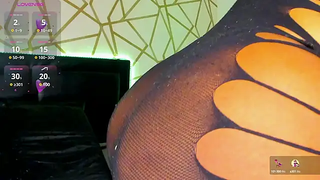 Snapshot of EmilyyRosee_ chatting on January 30, 9:04 pm EmilyyRosee online show from January 30, 9:04 pm