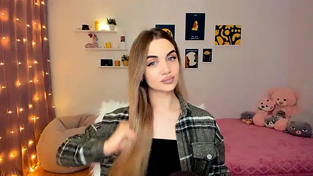 Snapshot of aPieceOfJoy chatting on December 9, 12:01 am aPieceOfJoy online show from December 9, 12:01 am