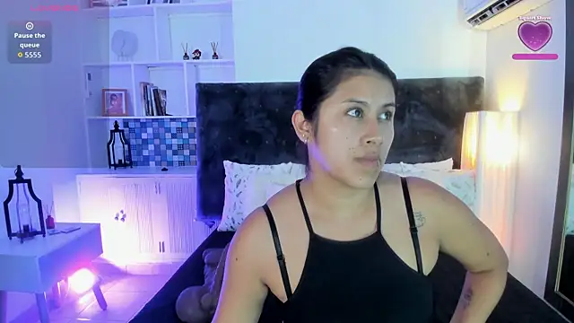 Snapshot of Karlagonzales_ chatting on June 25, 6:56 pm Karlagonzales online show from June 25, 6:56 pm