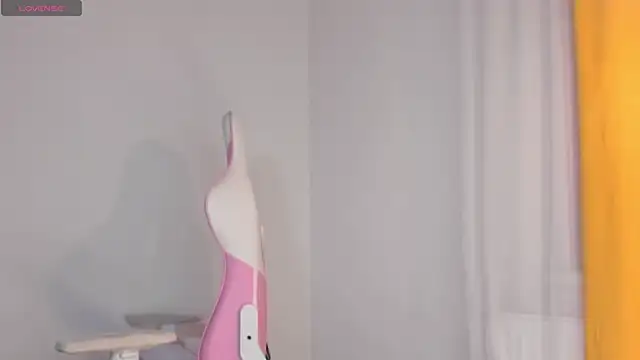 Snapshot of SueNiceeeee chatting on December 3, 4:05 pm SueNiceeeee online show from December 3, 4:05 pm