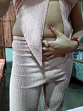 Snapshot of HunnyGirl007 chatting on December 4, 6:28 pm HunnyGirl007 online show from December 4, 6:28 pm