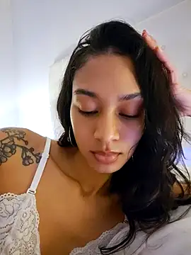 Leaberry online show from February 3, 2:53 am