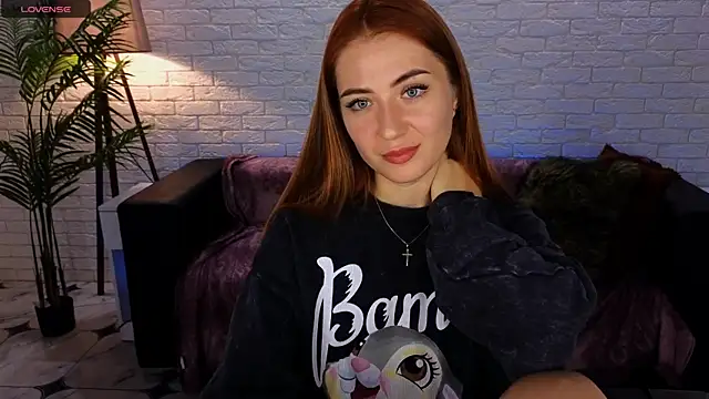 Snapshot of Adelyna_Bird chatting on December 2, 7:36 am Adelyna Bird online show from December 2, 7:36 am