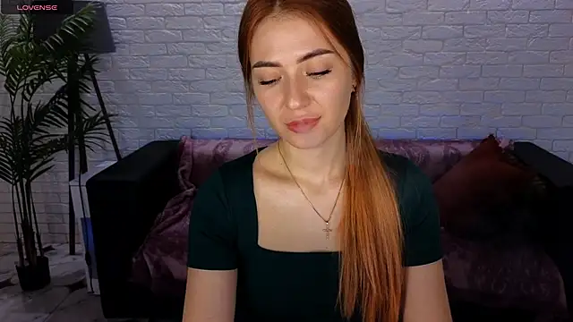 Snapshot of Adelyna_Bird chatting on December 6, 11:33 am Adelyna Bird online show from December 6, 11:33 am