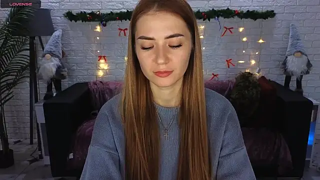 Snapshot of Adelyna_Bird chatting on December 16, 11:33 am Adelyna Bird online show from December 16, 11:33 am