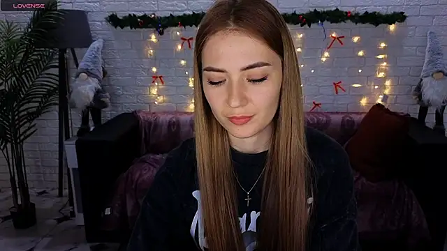 Snapshot of Adelyna_Bird chatting on December 21, 11:44 am Adelyna Bird online show from December 21, 11:44 am