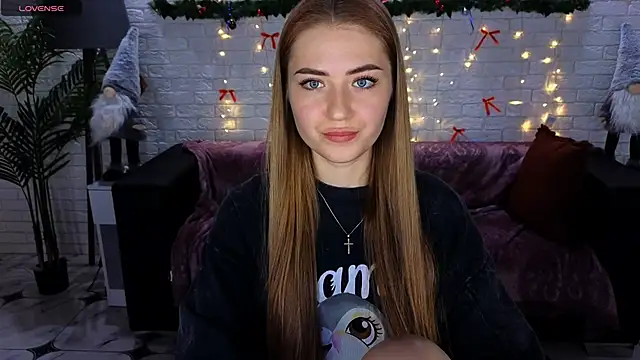 Snapshot of Adelyna_Bird chatting on December 26, 7:35 am Adelyna Bird online show from December 26, 7:35 am